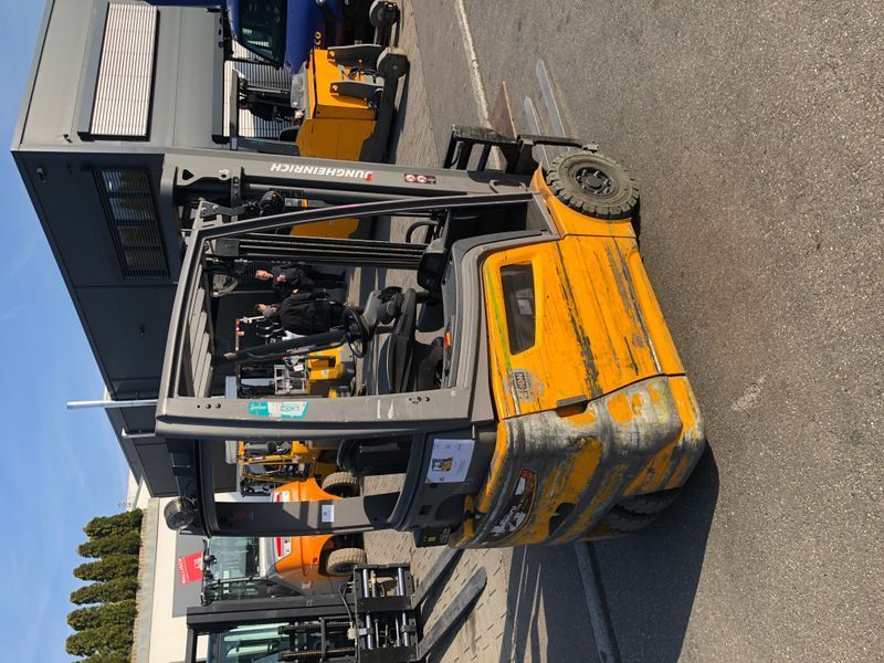 Použit&aacute; manipulačn&aacute; technika Jungheinrich EFG215 Li-ion /3.3m/ 10394h &mdash; Booster Lift