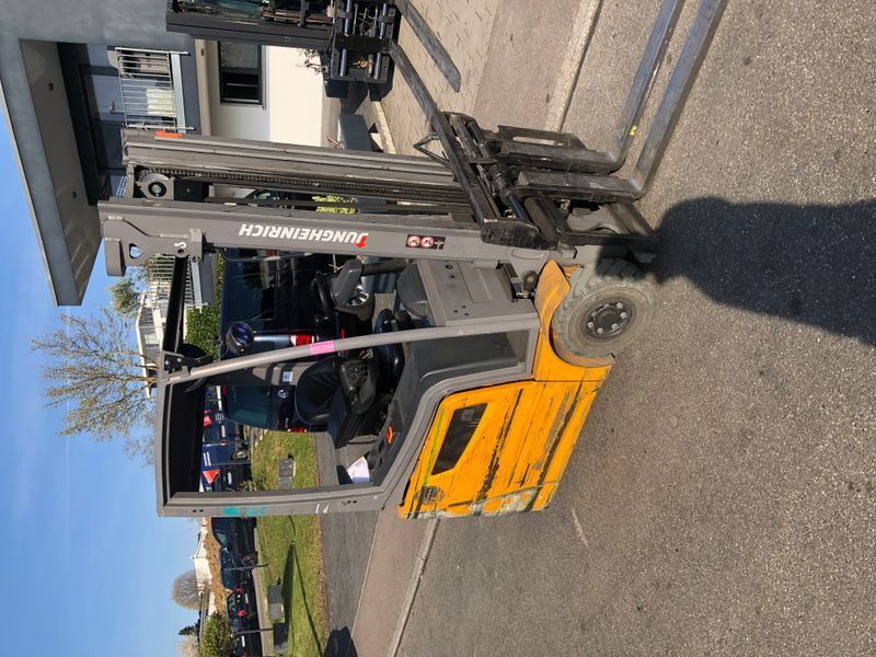 Použit&aacute; manipulačn&aacute; technika Jungheinrich EFG215 Li-ion /3.3m/ 10394h &mdash; Booster Lift