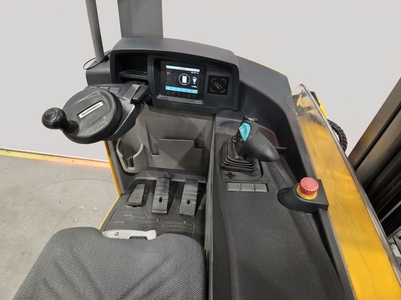 Použit&aacute; manipulačn&aacute; technika Jungheinrich ETV 214 8.72m/ 2020y/ 13550h &mdash; Booster Lift