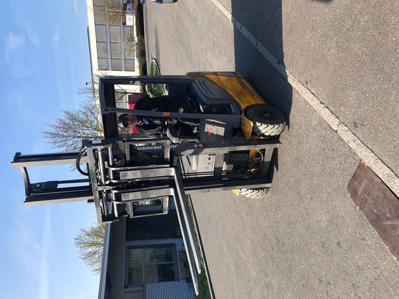 Použit&aacute; manipulačn&aacute; technika Jungheinrich EFG215 Li-ion /3.3m/ 10394h &mdash; Booster Lift