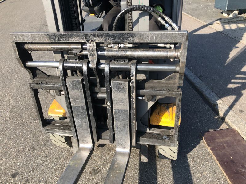 Použit&aacute; manipulačn&aacute; technika Jungheinrich EFG215 Li-ion /3.3m/ 10394h &mdash; Booster Lift