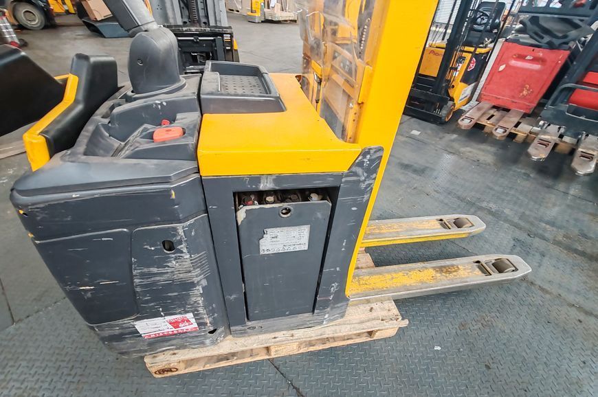 Použit&aacute; manipulačn&aacute; technika Jungheinrich ERD 120 defect &mdash; Booster Lift
