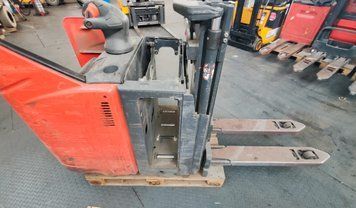 Použit&aacute; manipulačn&aacute; technika Linde L12 L HP SP / no battery &mdash; Booster Lift