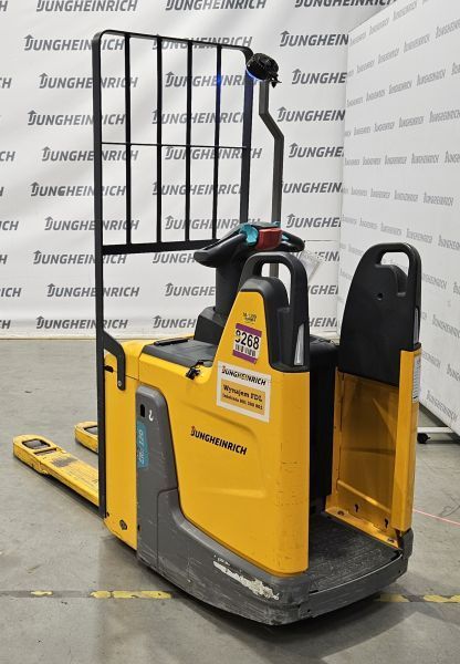 Použit&aacute; manipulačn&aacute; technika Jungheinrich ERE 120 &mdash; Booster Lift