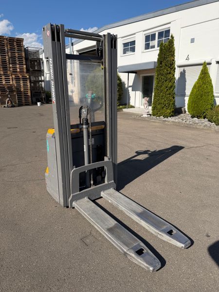Použit&aacute; manipulačn&aacute; technika Jungheinrich EJC 110 4.3m/ 691h/ 2020y &mdash; Booster Lift