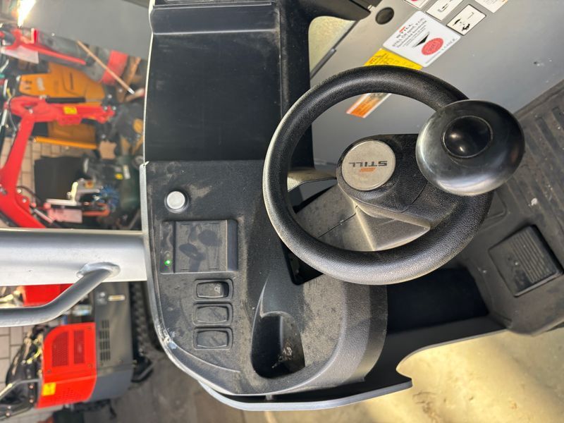 Used material handling equipment Still FM-X17 &mdash; Booster Lift