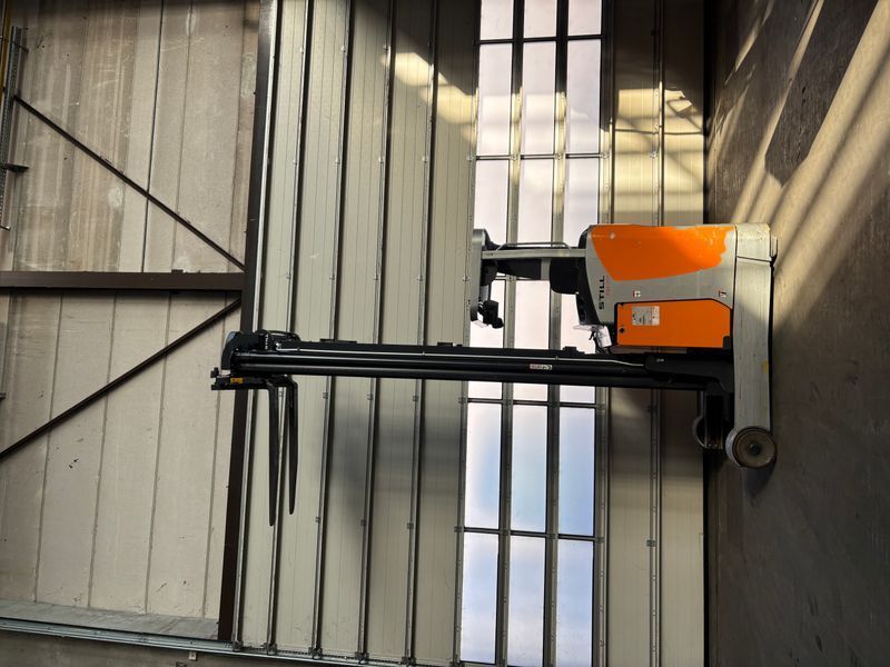 Used material handling equipment Still FM-X17 &mdash; Booster Lift