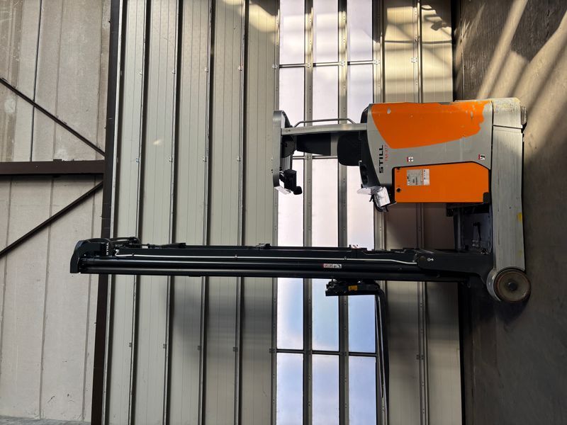 Used material handling equipment Still FM-X17 &mdash; Booster Lift