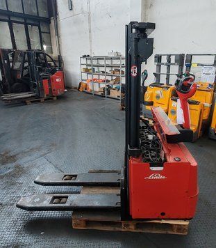 Použit&aacute; manipulačn&aacute; technika Linde L14 battery problem &mdash; Booster Lift