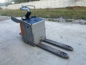 Used material handling equipment Still EXU SF-20 &mdash; Booster Lift