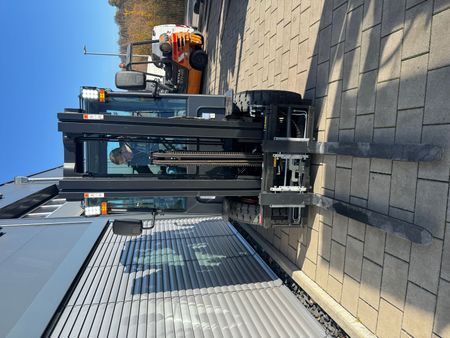 Used material handling equipment Bobcat D25NXS &mdash; Booster Lift