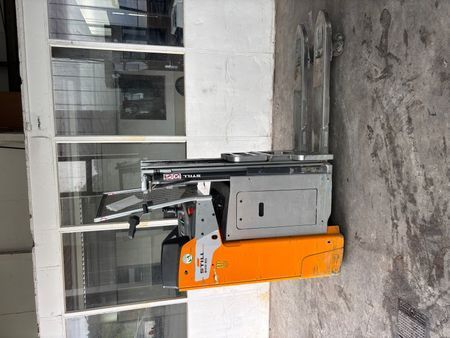 Použit&aacute; manipulačn&aacute; technika Still SXD20 &mdash; Booster Lift