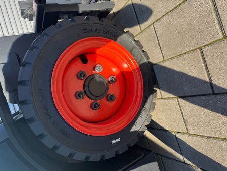 Used material handling equipment Bobcat D25NXS &mdash; Booster Lift