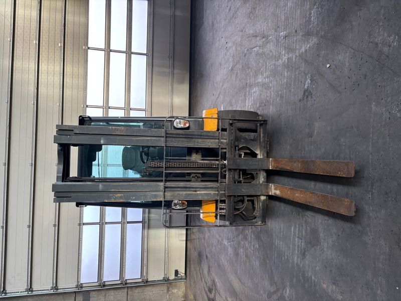 Použit&aacute; manipulačn&aacute; technika Jungheinrich TFG 425 S &mdash; Booster Lift