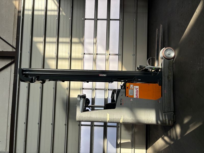 Used material handling equipment Still FM-X17 &mdash; Booster Lift