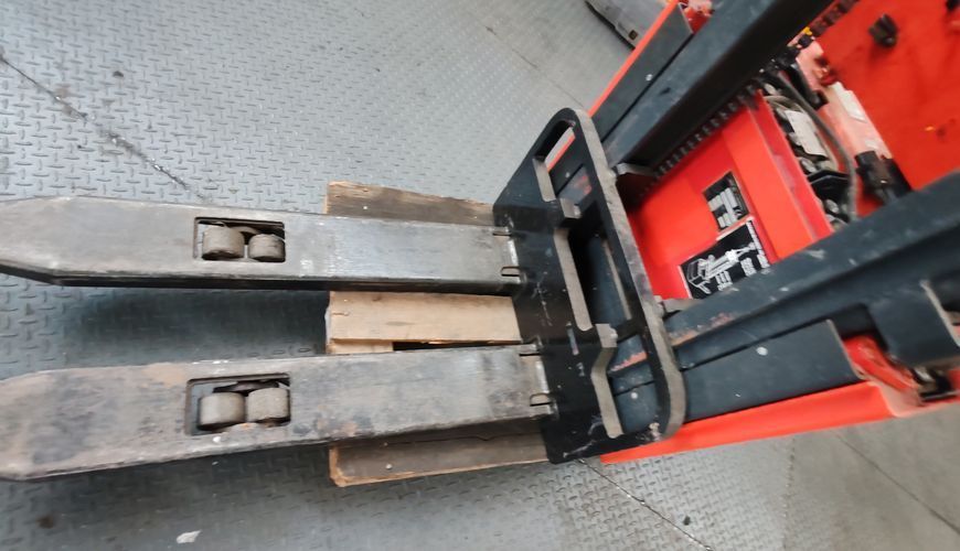 Použit&aacute; manipulačn&aacute; technika Linde L14 battery problem &mdash; Booster Lift