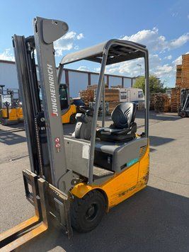 Used material handling equipment Jungheinrich EFG 110 2022y/ 3.3m/ 1127h &mdash; Booster Lift