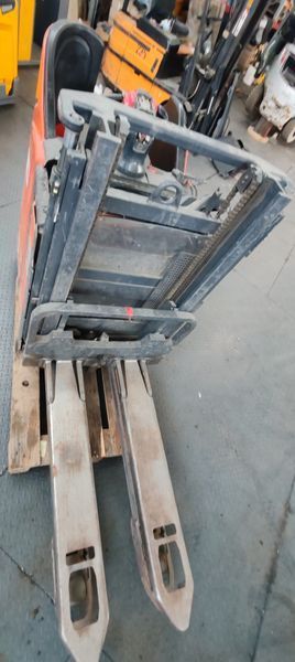 Použit&aacute; manipulačn&aacute; technika Linde L12 battery problem &mdash; Booster Lift