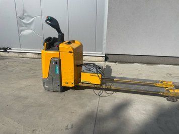 Used material handling equipment Jungheinrich ERE 120 2400mm 50% batt &mdash; Booster Lift