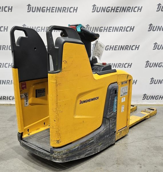 Použit&aacute; manipulačn&aacute; technika Jungheinrich ERE 120 &mdash; Booster Lift