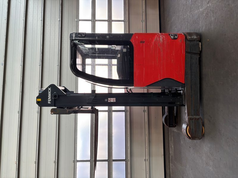 Used material handling equipment Linde R 14 &mdash; Booster Lift