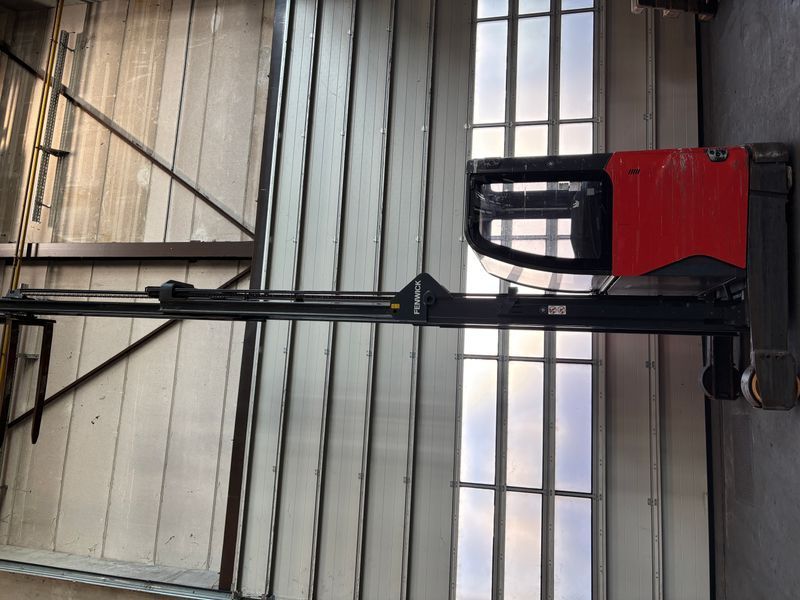 Used material handling equipment Linde R 14 &mdash; Booster Lift