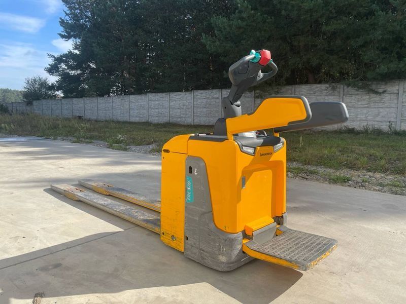 Used material handling equipment Jungheinrich ERE 120 2400mm 50% batt &mdash; Booster Lift