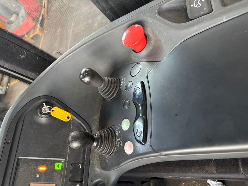 Used material handling equipment Linde R 14 &mdash; Booster Lift