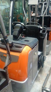 Použit&aacute; manipulačn&aacute; technika Still LTX50 LIION &mdash; Booster Lift