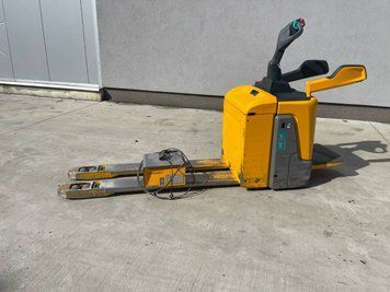 Použit&aacute; manipulačn&aacute; technika Jungheinrich ERE 120 2400mm 50% batt &mdash; Booster Lift