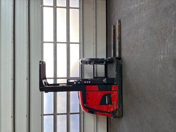 Used material handling equipment Linde V 10 &mdash; Booster Lift
