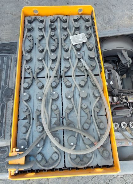 Used material handling equipment Jungheinrich EZS 590/ 347h/ 9t &mdash; Booster Lift