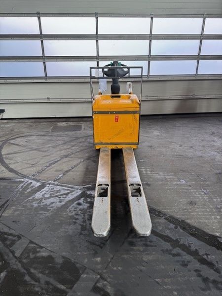 Used material handling equipment Jungheinrich ERE 120 &mdash; Booster Lift