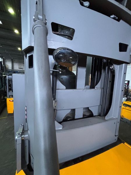 Použit&aacute; manipulačn&aacute; technika Jungheinrich EKX 410 Schienengef&uuml;hrt mit PSA &mdash; Booster Lift