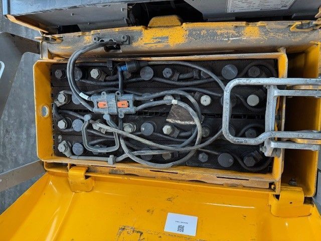 Used material handling equipment Jungheinrich ERE 120 &mdash; Booster Lift
