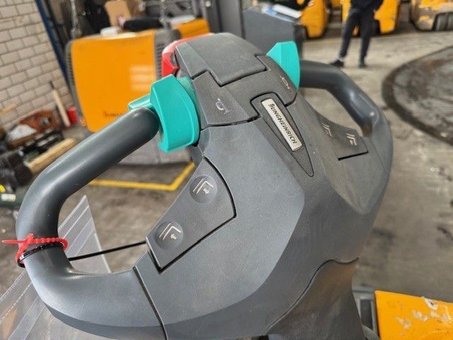 Used material handling equipment Jungheinrich ERE 120 &mdash; Booster Lift