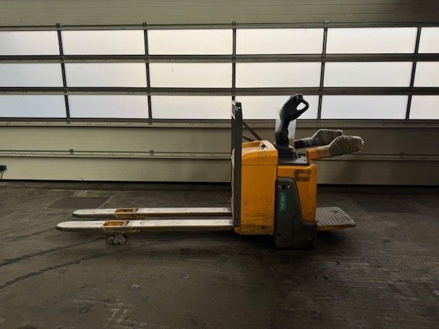 Used material handling equipment Jungheinrich ERE 120 &mdash; Booster Lift