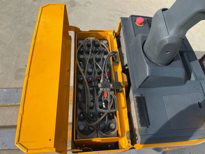 Použit&aacute; manipulačn&aacute; technika Jungheinrich ERE 120 2400mm 50% batt &mdash; Booster Lift
