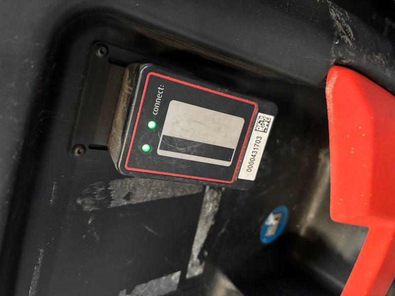 Used material handling equipment Linde V 10 &mdash; Booster Lift