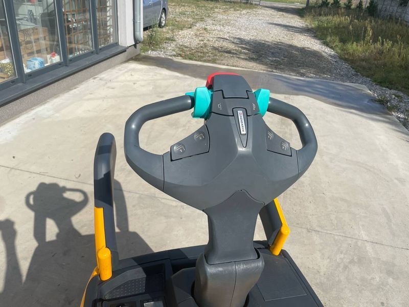 Použit&aacute; manipulačn&aacute; technika Jungheinrich ERE 120 2400mm 50% batt &mdash; Booster Lift