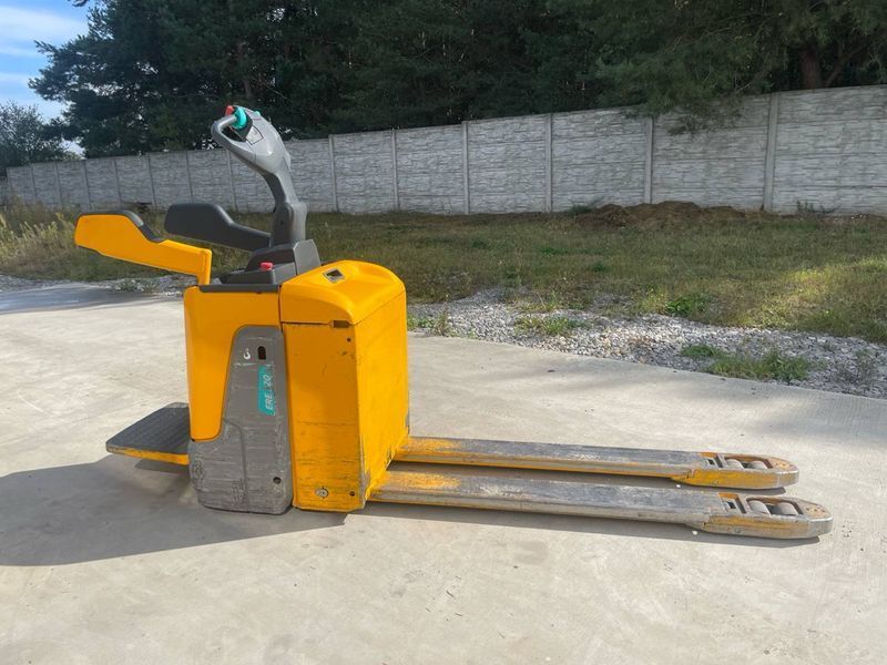 Použit&aacute; manipulačn&aacute; technika Jungheinrich ERE 120 2400mm 50% batt &mdash; Booster Lift