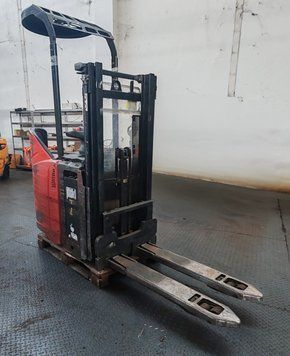 Použit&aacute; manipulačn&aacute; technika Linde L12 defect &mdash; Booster Lift