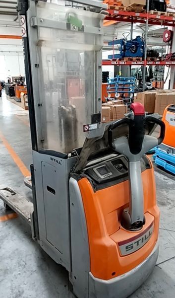 Použit&aacute; manipulačn&aacute; technika Still EXD 20 &mdash; Booster Lift