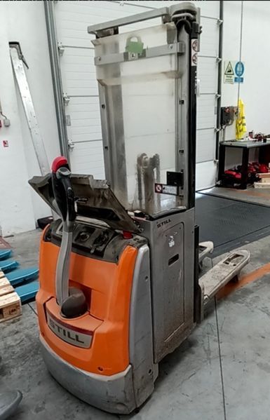 Použit&aacute; manipulačn&aacute; technika Still EXD 20 &mdash; Booster Lift