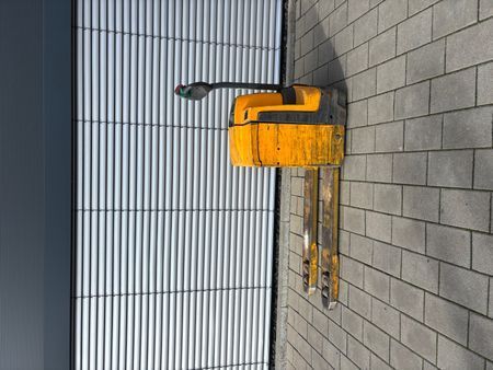 Used material handling equipment Jungheinrich EJE 225 &mdash; Booster Lift