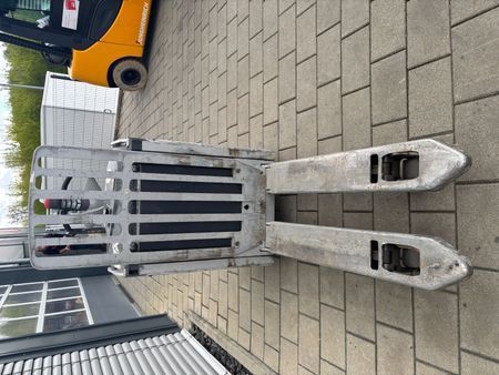 Použit&aacute; manipulačn&aacute; technika Still EXUH20 &mdash; Booster Lift