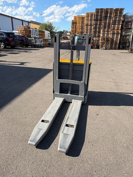 Used material handling equipment Jungheinrich EJD 118 1.6m/ 208mh/ &mdash; Booster Lift