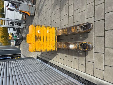 Used material handling equipment Jungheinrich EJE 225 &mdash; Booster Lift