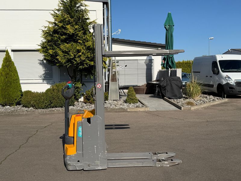 Used material handling equipment Jungheinrich EJD 118 1.6m/ 208mh/ &mdash; Booster Lift