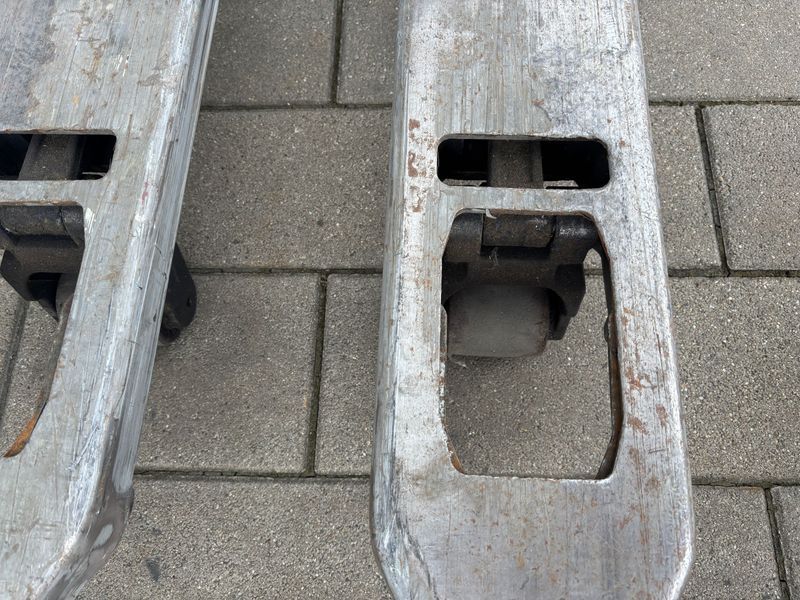 Použit&aacute; manipulačn&aacute; technika Still EXUH20 &mdash; Booster Lift
